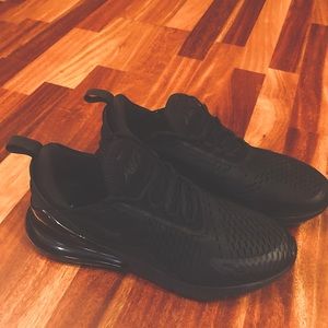 Men’s Nike 270 . Size 10. Barely worn. EUC!!